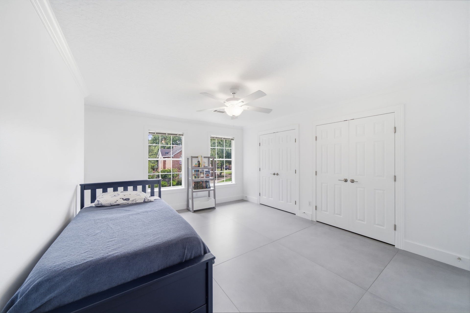 14 Hilshire Grove Lane, Hilshire Village, TX 77055 Guest Bedroom with 2 closets and private entrance to Jack and Jill style bath.