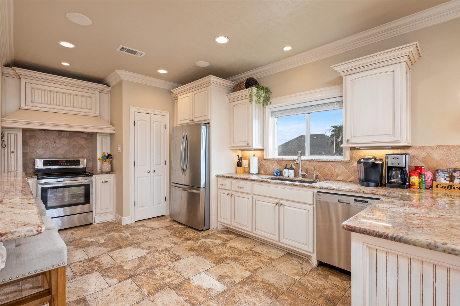 819 Eastview, Crystal Beach, TX 77650 Cooking feels effortless in your spacious kitchen with granite counters, abundant cabinetry, stainless appliances, and plenty of prep space.