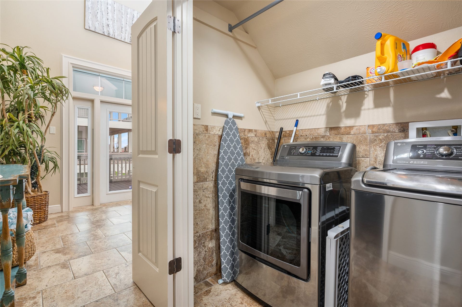 819 Eastview, Crystal Beach, TX 77650 Laundry on first floor