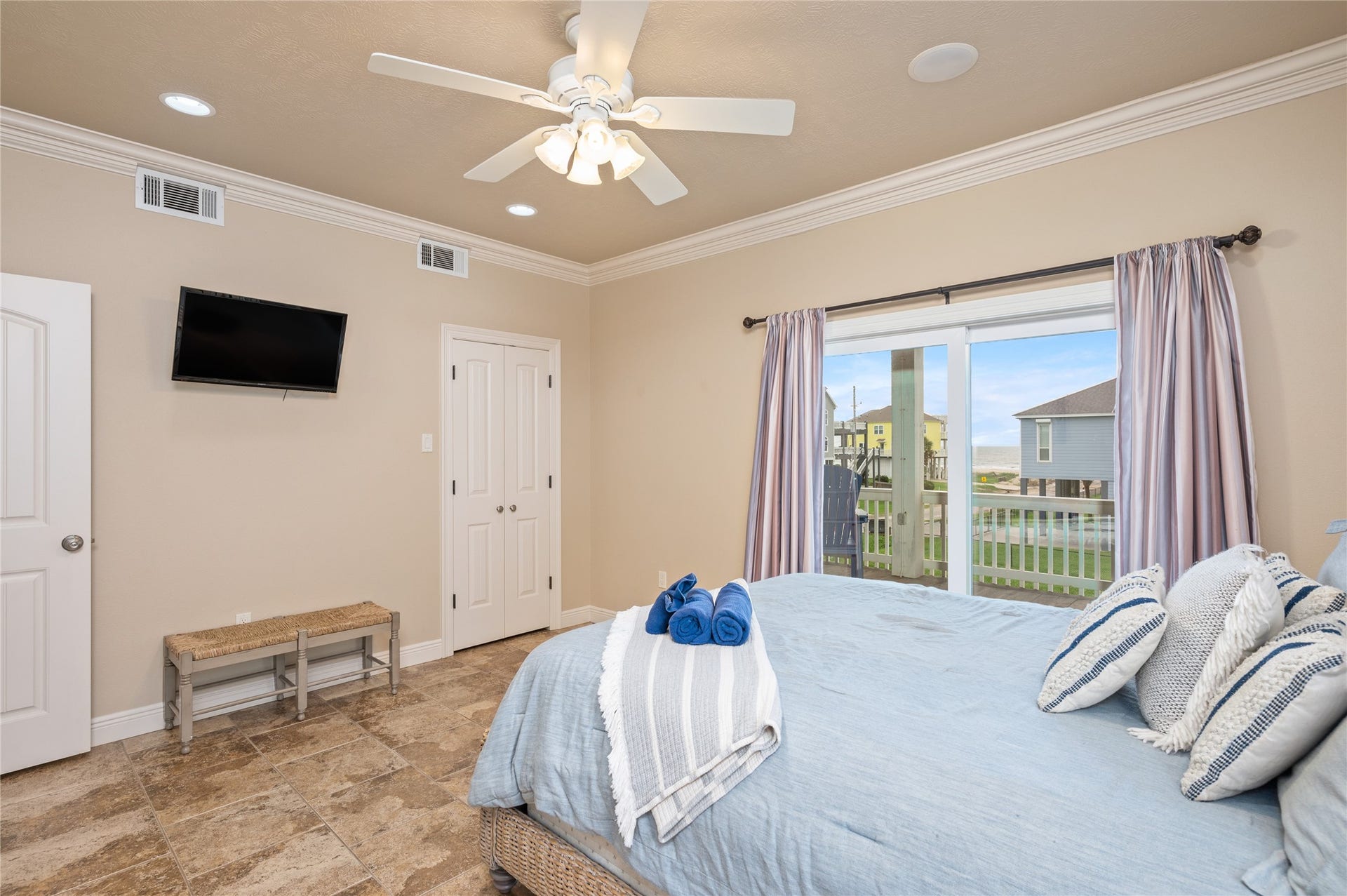 819 Eastview, Crystal Beach, TX 77650 Wake up to water views from bed and step directly onto your covered deck whenever you want a closer look.