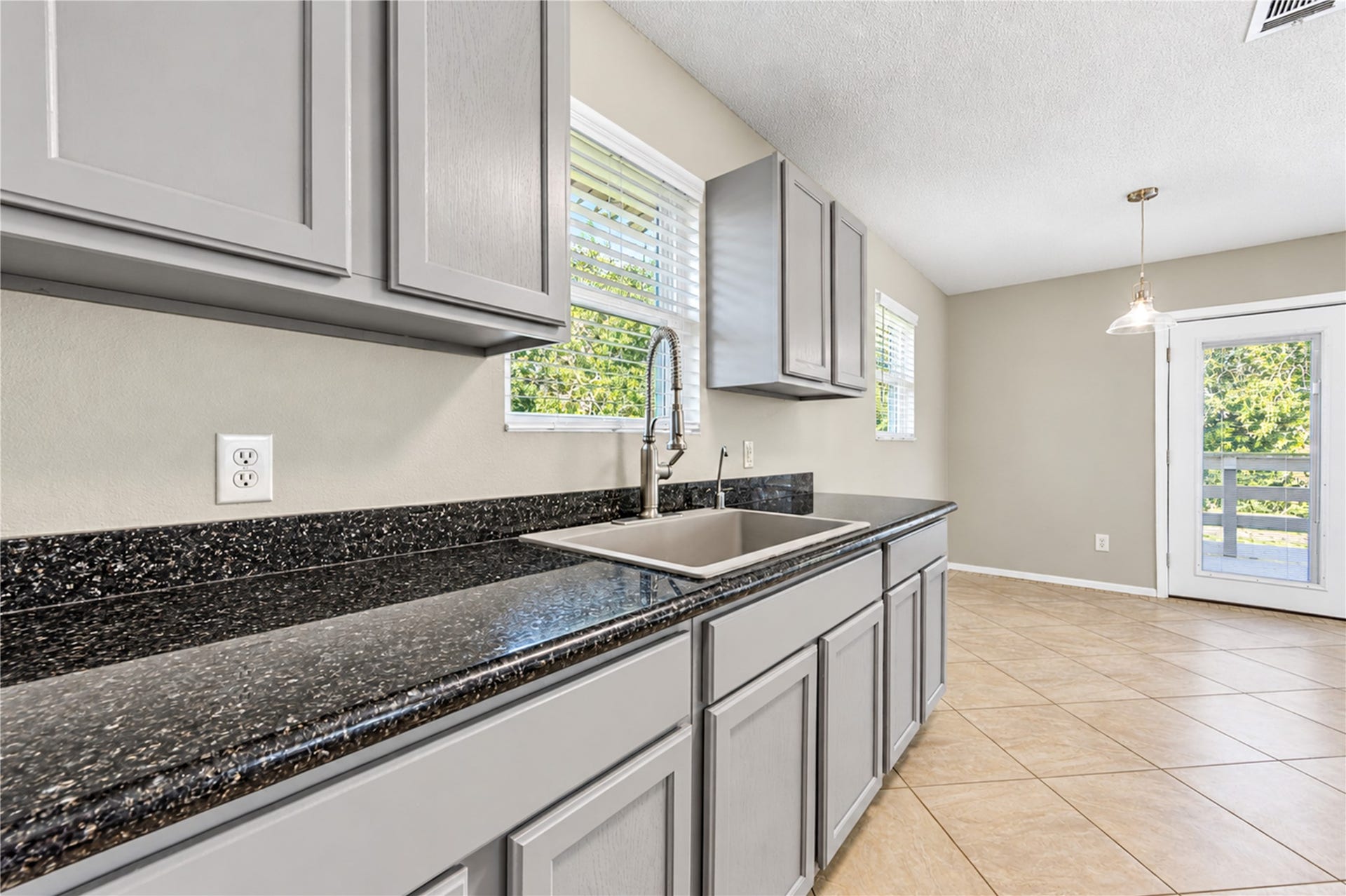 11605 Strom, Dickinson, TX 77539