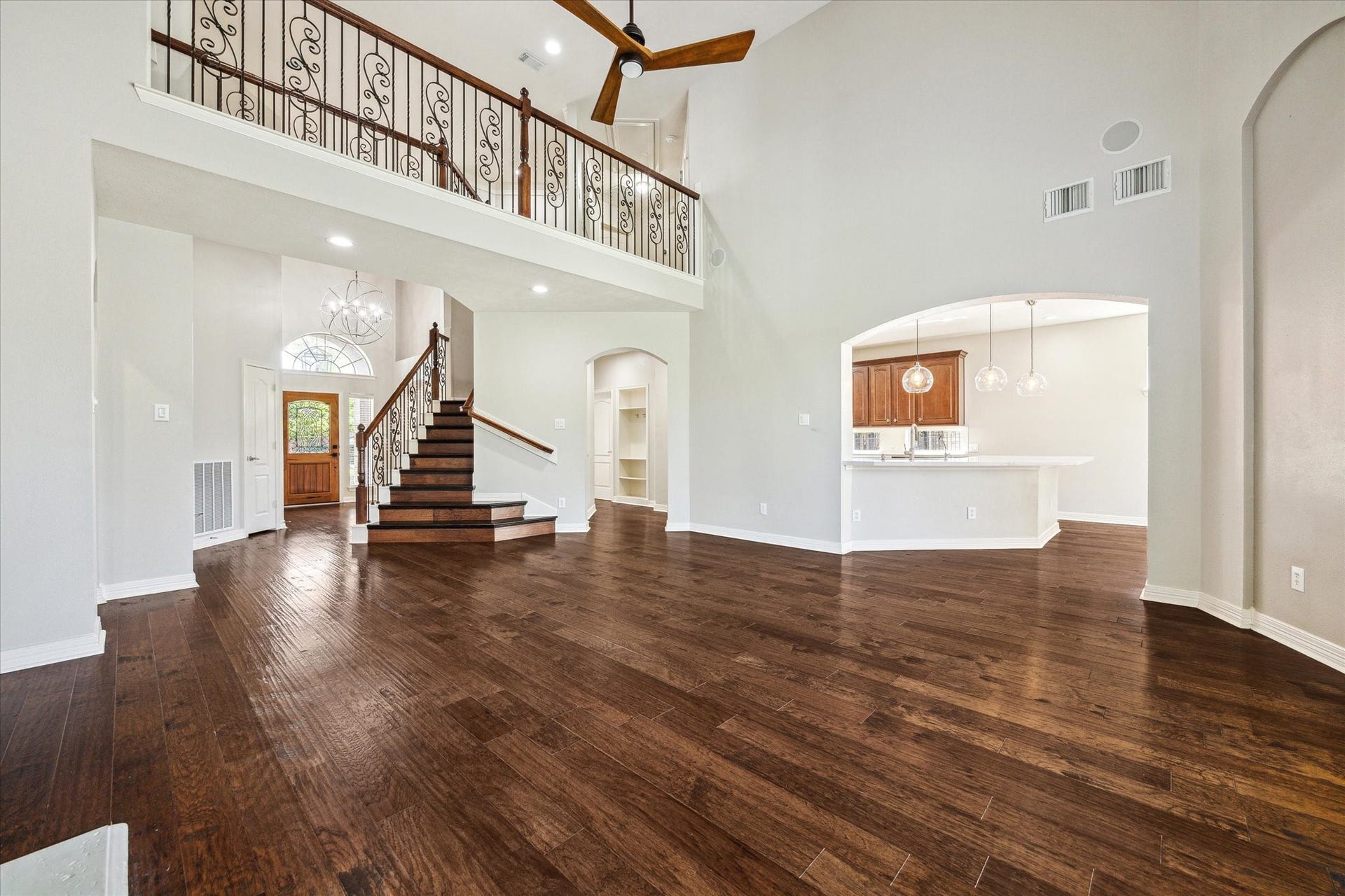 12006 Arcadia Bend Lane, Houston, TX 77041 Open floorplan with interior balcony overlooking living areas