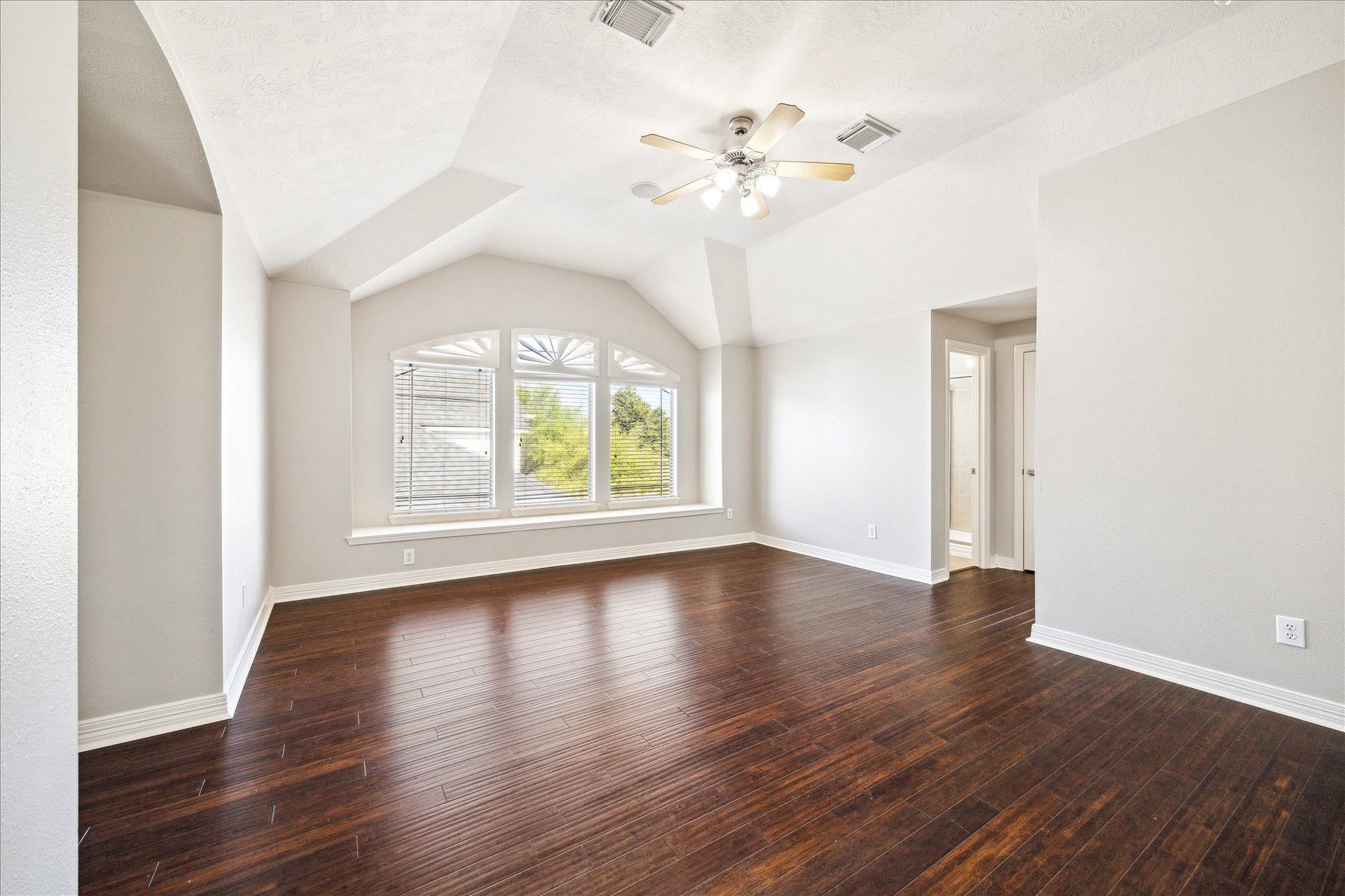 12006 Arcadia Bend Lane, Houston, TX 77041 Custom window treatments, transit & ceiling fans on every bedroom
