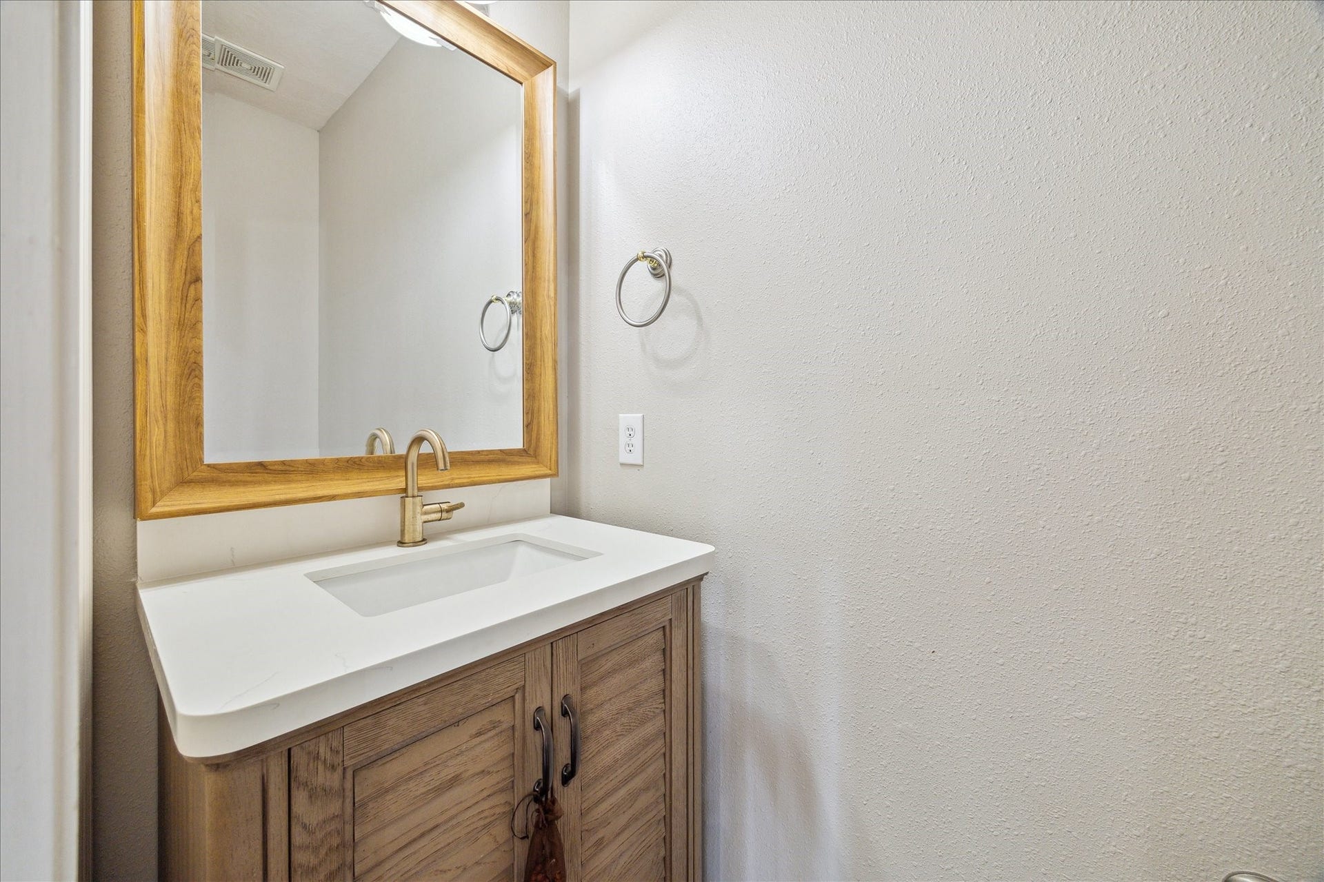 12006 Arcadia Bend Lane, Houston, TX 77041 First powder bath w designer built-in & custom features