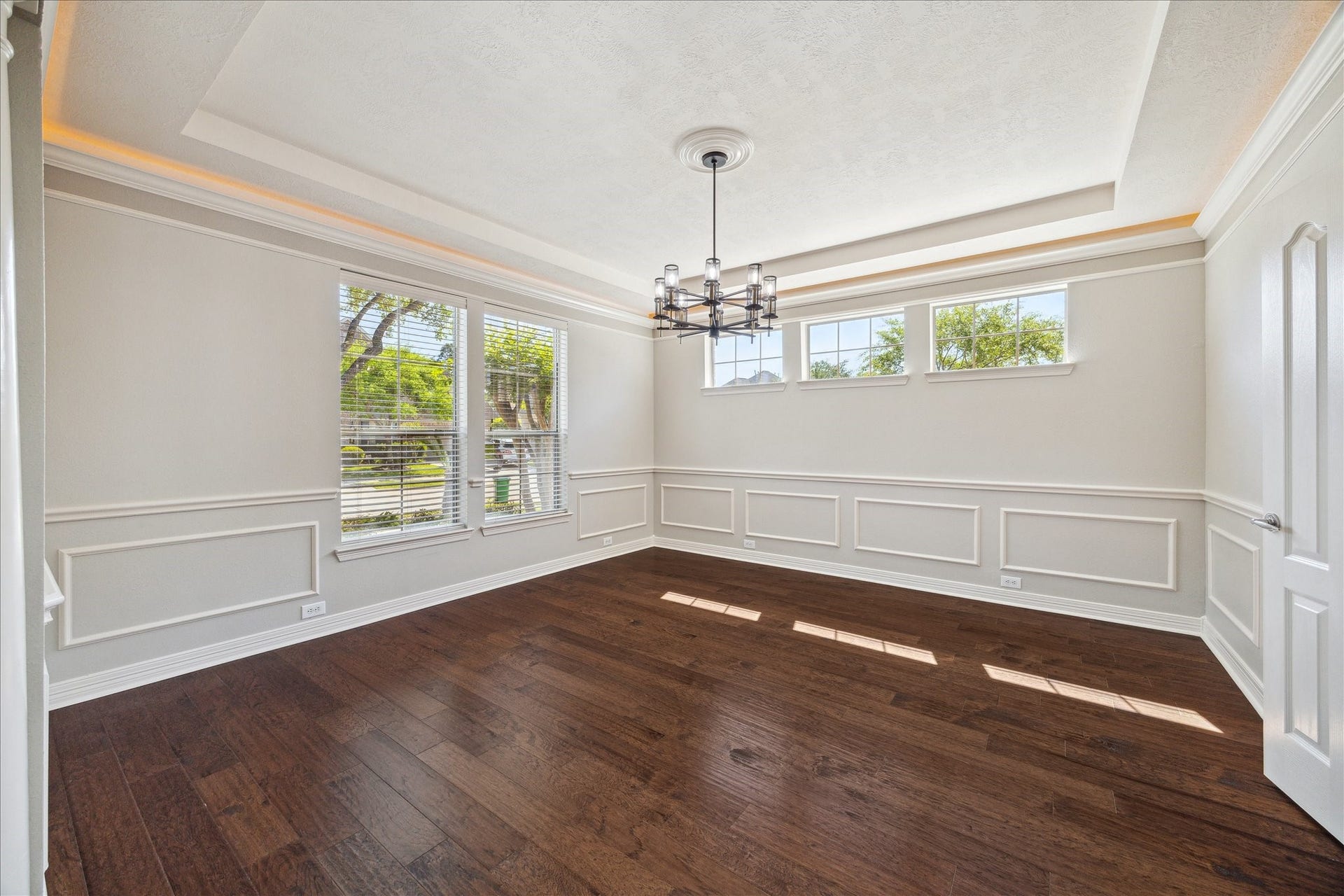 12006 Arcadia Bend Lane, Houston, TX 77041 Casually elegant dining room w coffered ceilings, lighting & crown molding