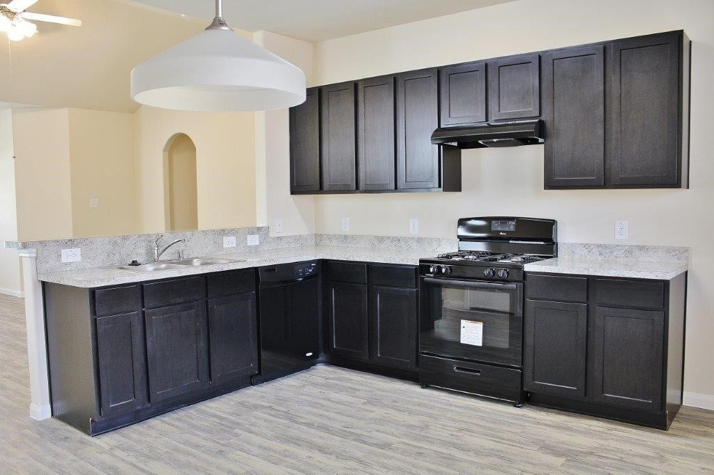 12315 Roy Mix Bohn Lane, Houston, TX 77044 Photos may be representative of the floor plan and not the exact home. Finishes, layout, and features of the actual property for lease may vary.