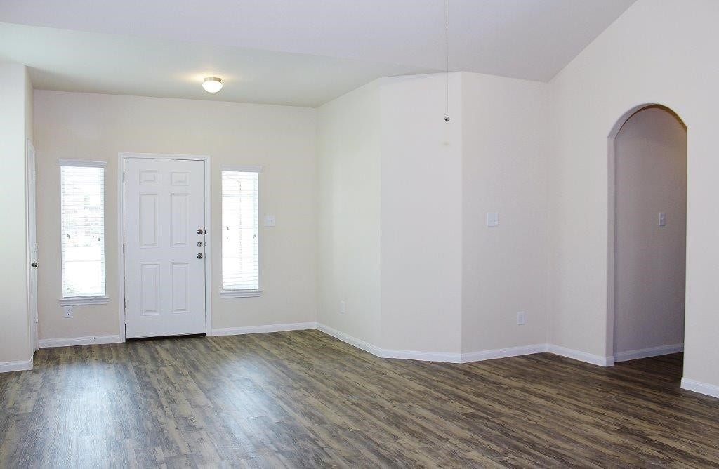 12315 Roy Mix Bohn Lane, Houston, TX 77044 Photos may be representative of the floor plan and not the exact home. Finishes, layout, and features of the actual property for lease may vary.