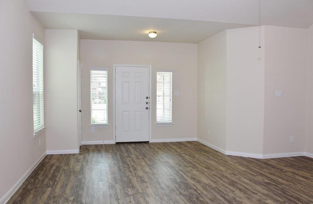 12315 Roy Mix Bohn Lane, Houston, TX 77044 Photos may be representative of the floor plan and not the exact home. Finishes, layout, and features of the actual property for lease may vary.