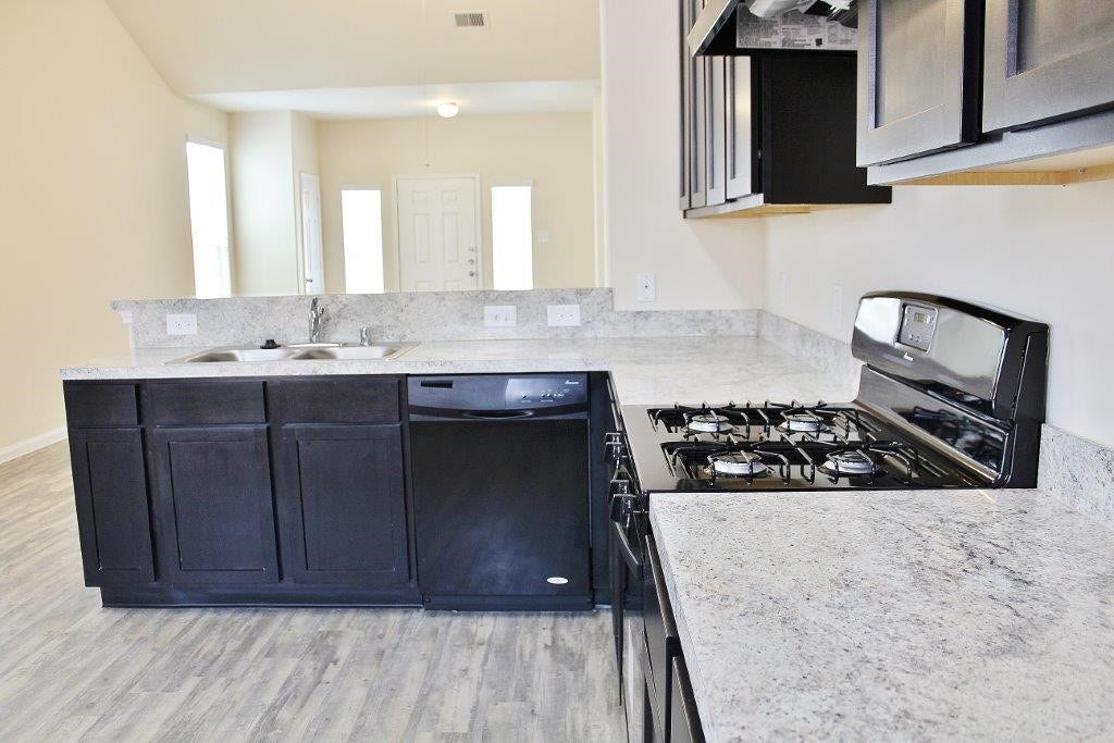 12315 Roy Mix Bohn Lane, Houston, TX 77044 Photos may be representative of the floor plan and not the exact home. Finishes, layout, and features of the actual property for lease may vary.