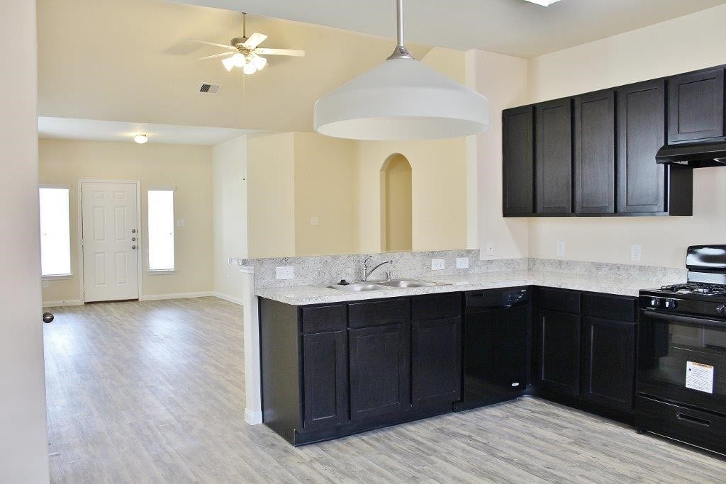 12315 Roy Mix Bohn Lane, Houston, TX 77044 Photos may be representative of the floor plan and not the exact home. Finishes, layout, and features of the actual property for lease may vary.