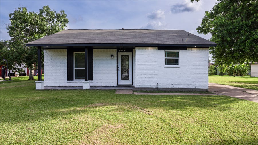 Property photo for 1413 N Avenue R, Freeport, TX