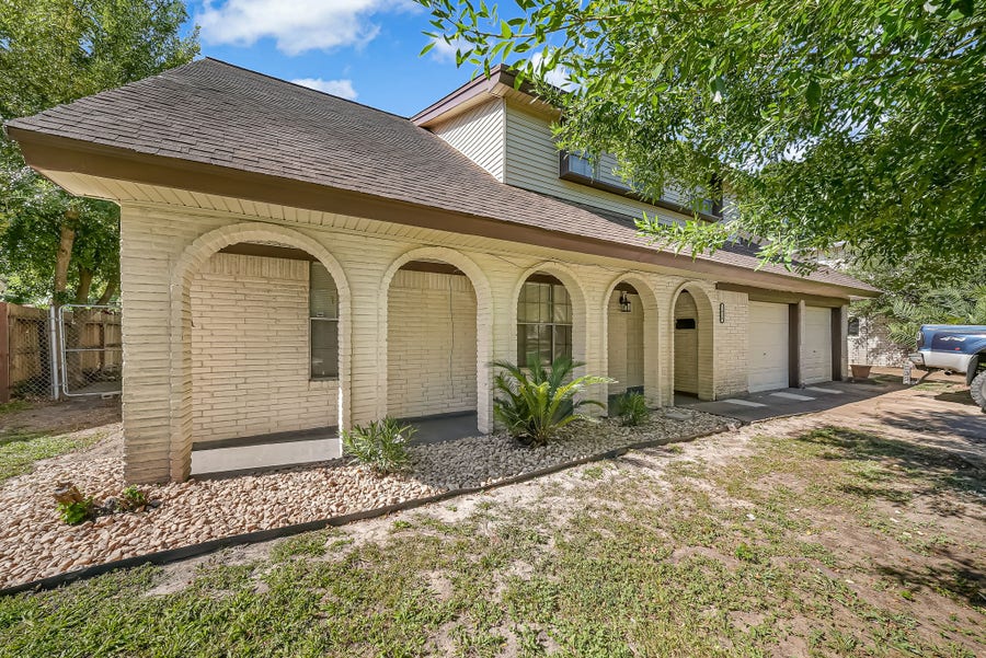 Property photo for 1410 Parkside Drive, Pasadena, TX