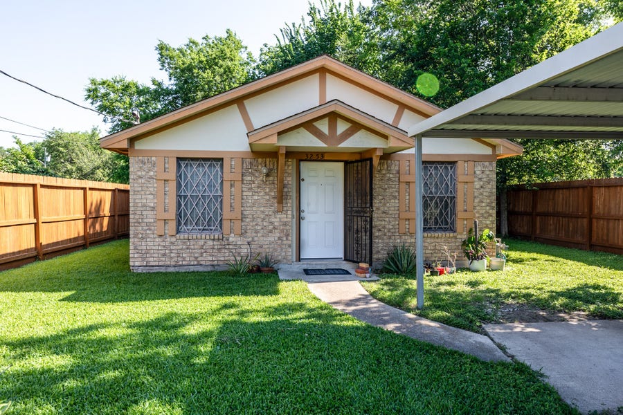 Property photo for 3253 Francis Street, Houston, TX
