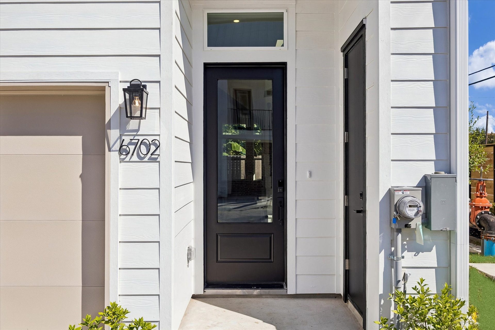 This photo is of the Haven at Highland Model Home at 6702 Zaken (Floor Plan B), and may depict upgrades not included in the standard finishes for this listing.