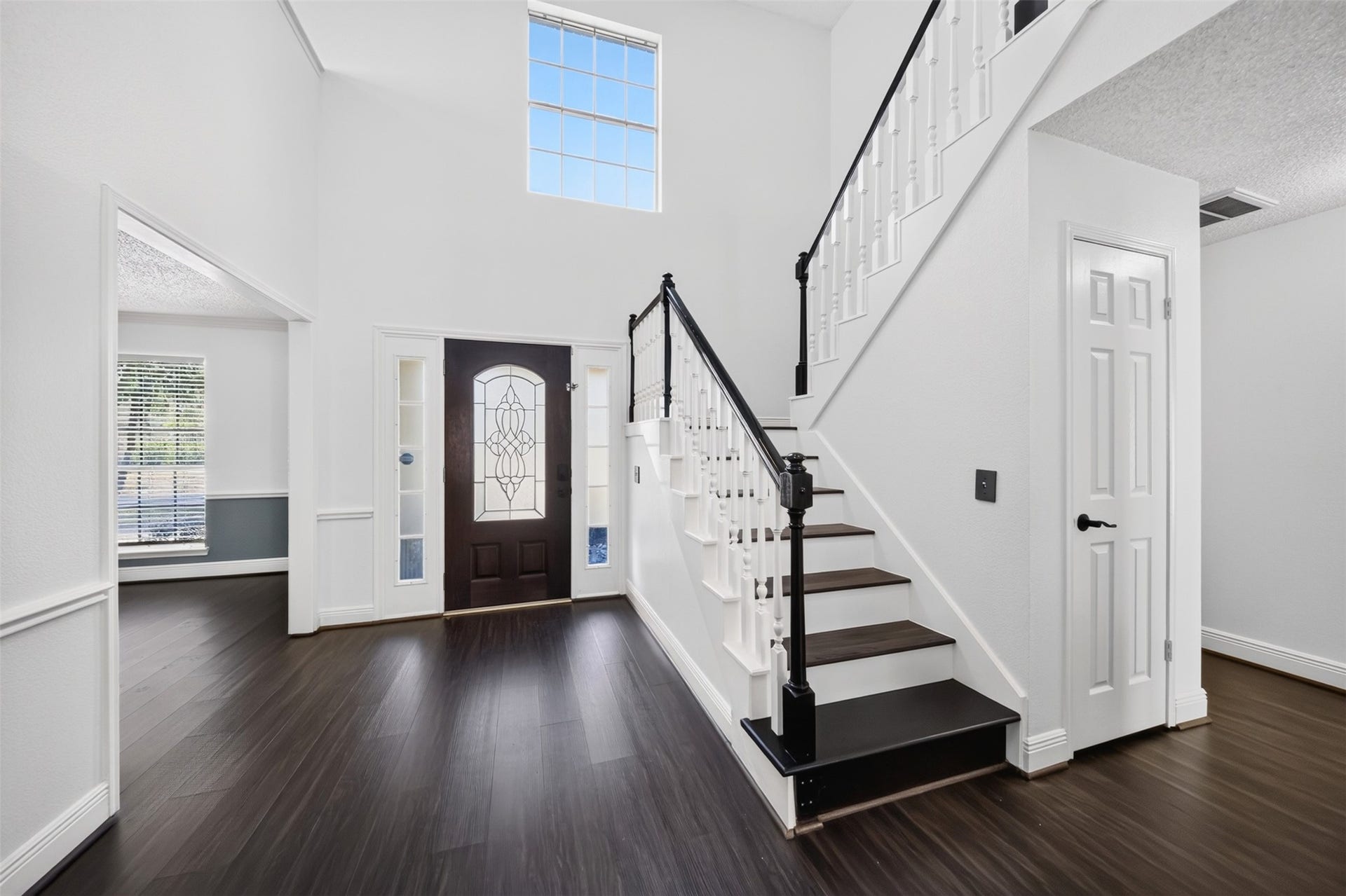 10215 Minturn Lane, Houston, TX 77064 Bright entryway with soaring ceilings, staircase, and an open, welcoming layout.