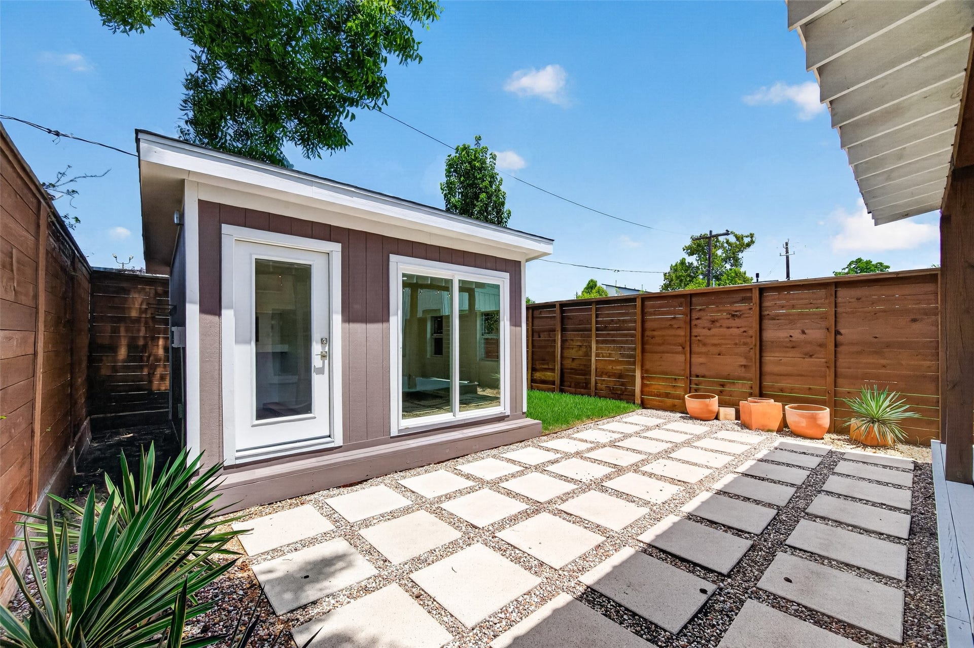 935 Bunton Street, Houston, TX 77009 935 Bunton Street, Houston, TX 77009
