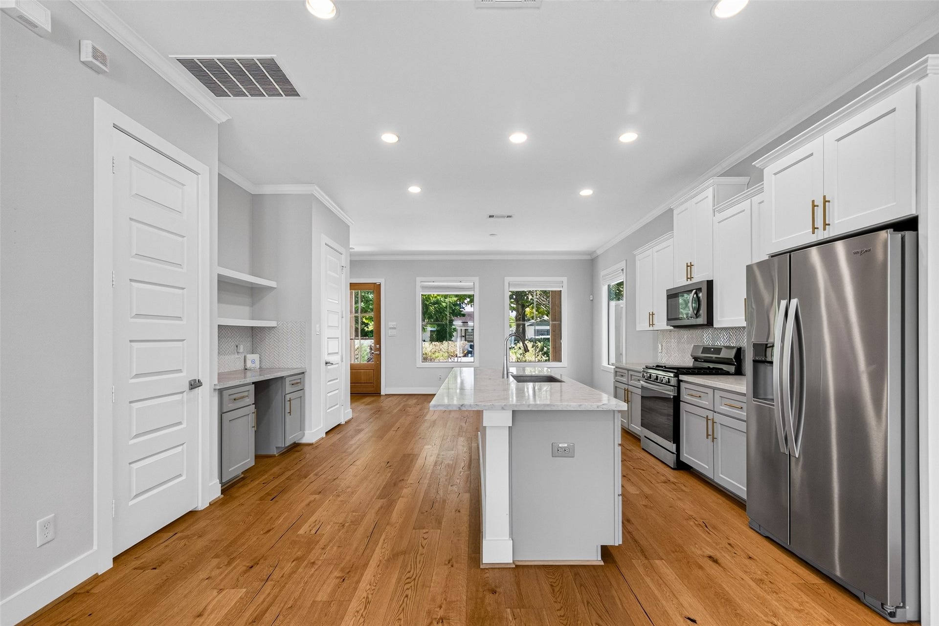 935 Bunton Street, Houston, TX 77009 935 Bunton Street, Houston, TX 77009