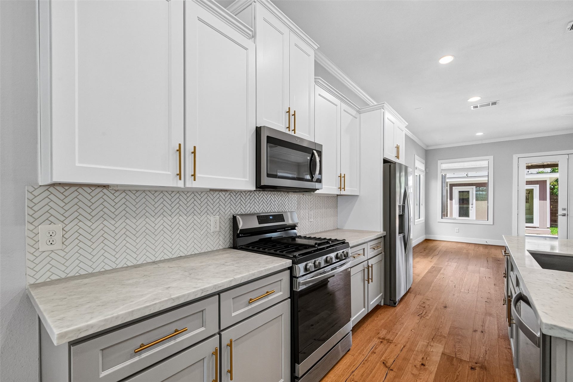 935 Bunton Street, Houston, TX 77009 935 Bunton Street, Houston, TX 77009