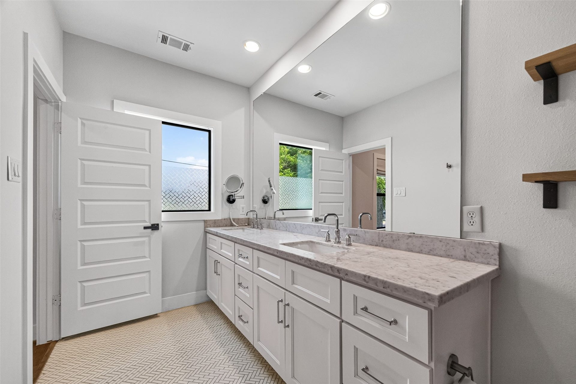 935 Bunton Street, Houston, TX 77009 935 Bunton Street, Houston, TX 77009
