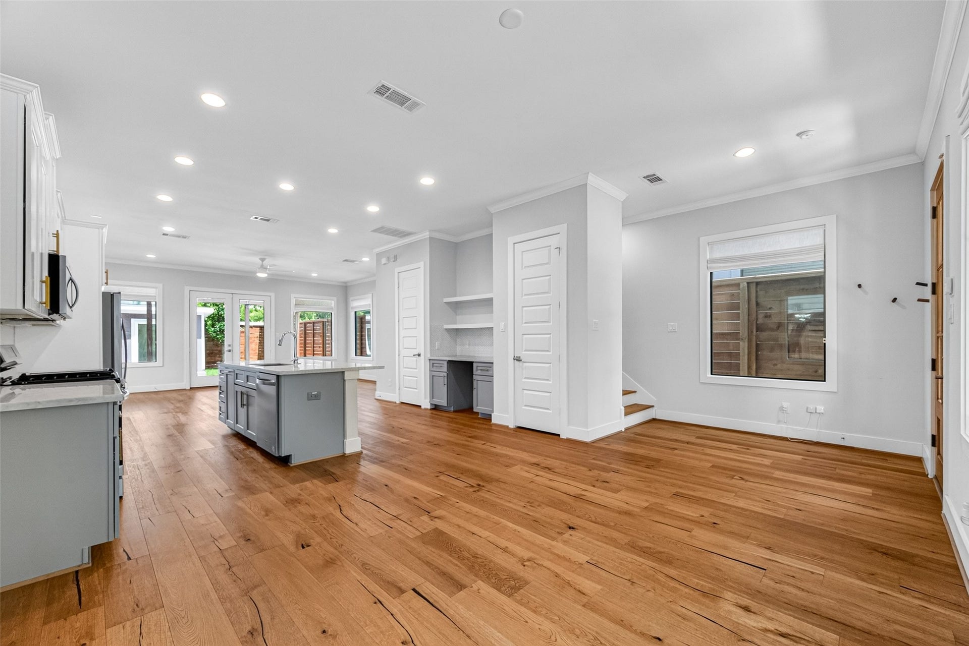 935 Bunton Street, Houston, TX 77009 935 Bunton Street, Houston, TX 77009
