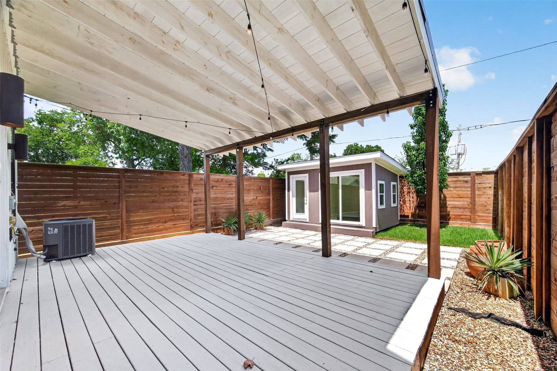 935 Bunton Street, Houston, TX 77009 935 Bunton Street, Houston, TX 77009