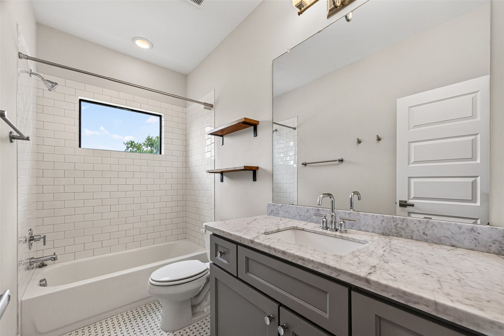 935 Bunton Street, Houston, TX 77009 935 Bunton Street, Houston, TX 77009