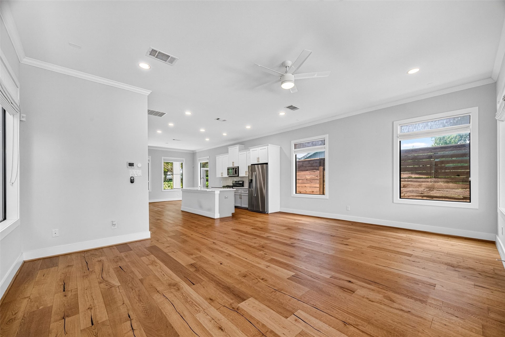 935 Bunton Street, Houston, TX 77009 935 Bunton Street, Houston, TX 77009