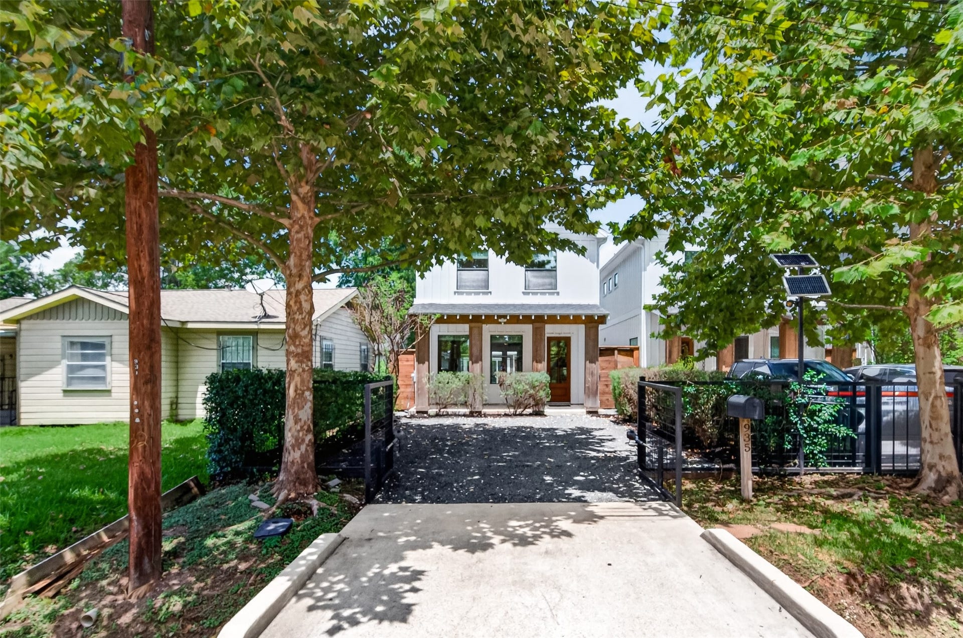 935 Bunton Street, Houston, TX 77009 935 Bunton Street, Houston, TX 77009