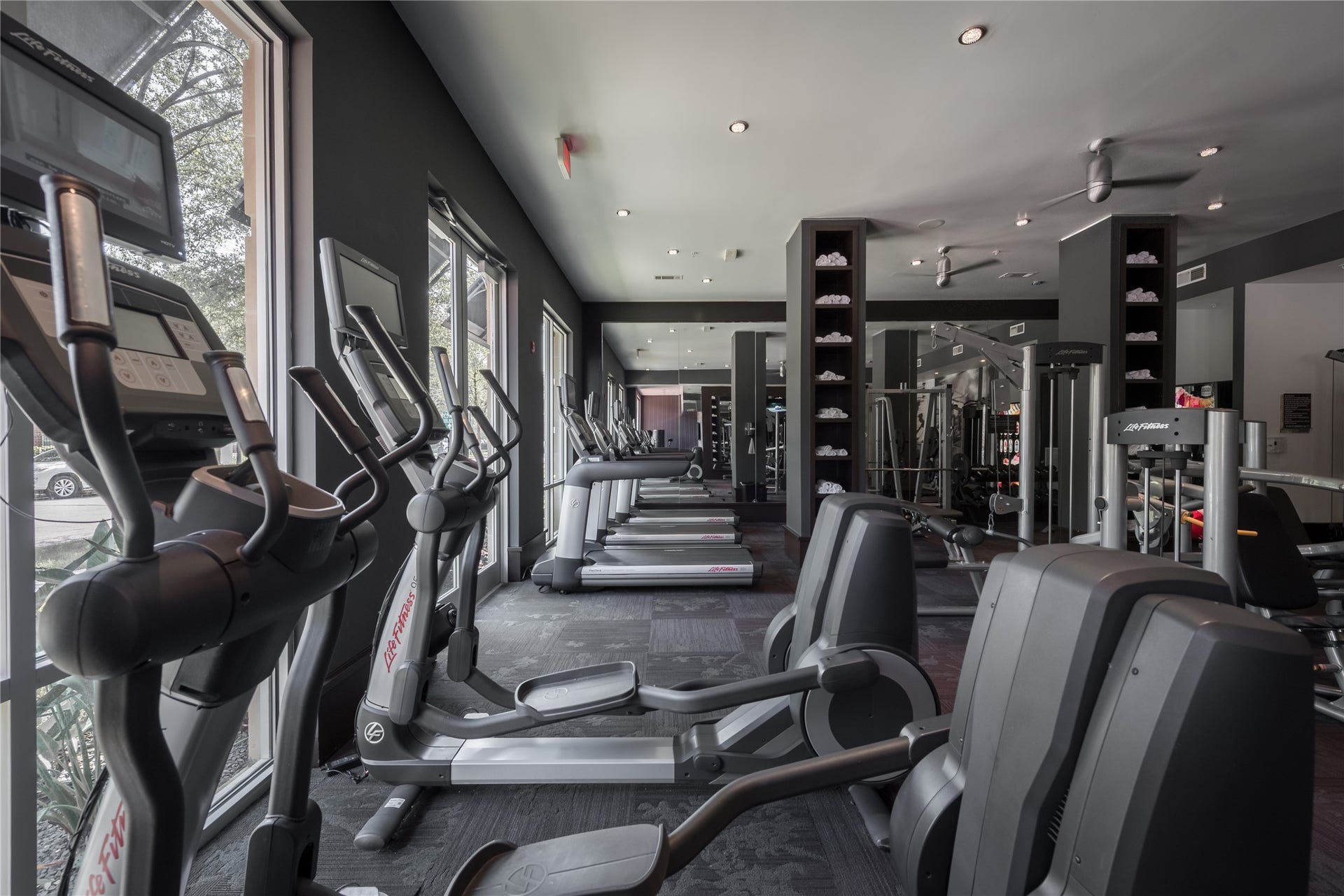 206 McGowen Street, #3301, Houston, TX 77006 One of the two state of the art fitness centers available.