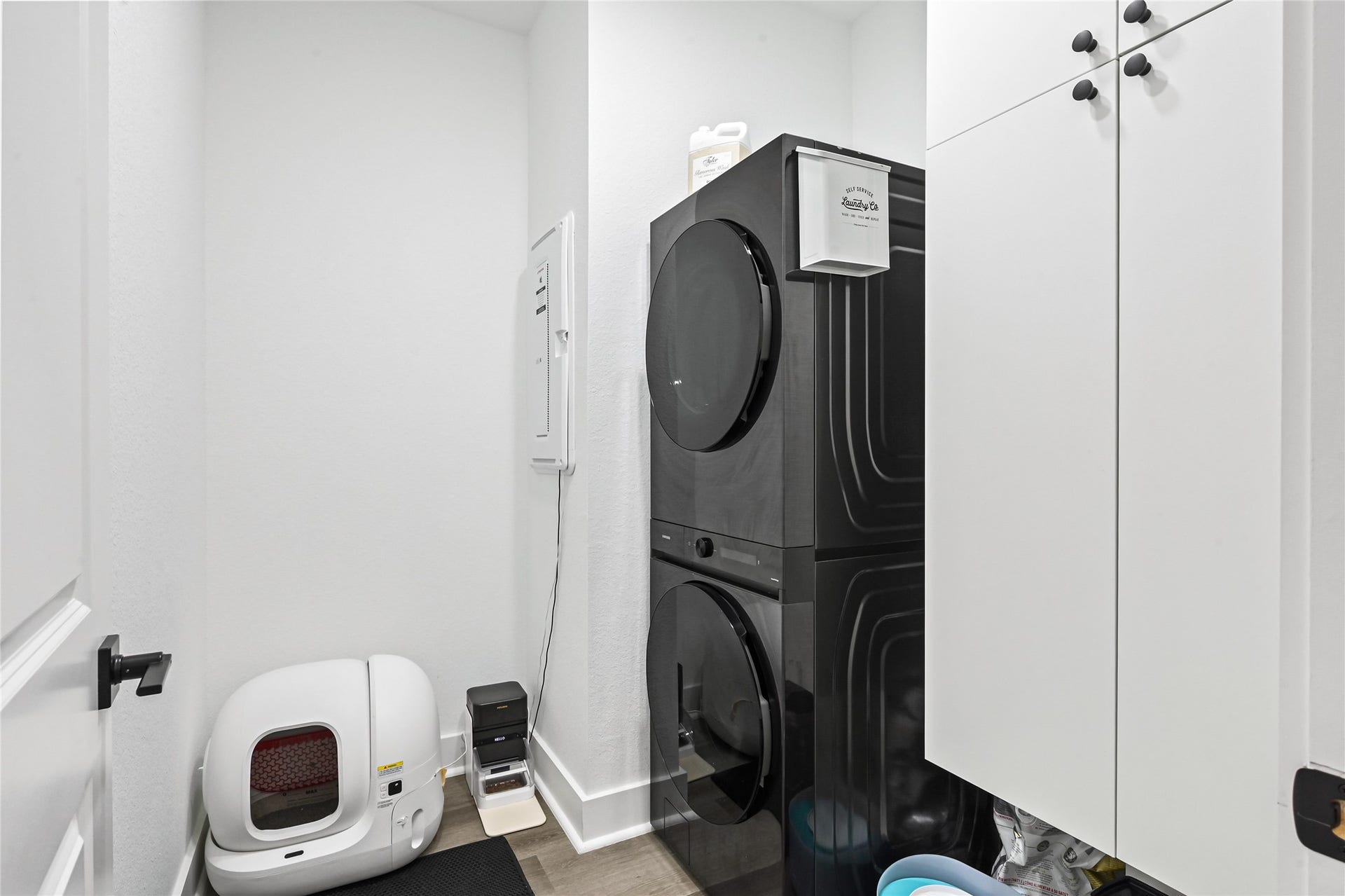 4121 Hazy Rock Lane, League City, TX 77573 upstairs laundry and pet care room