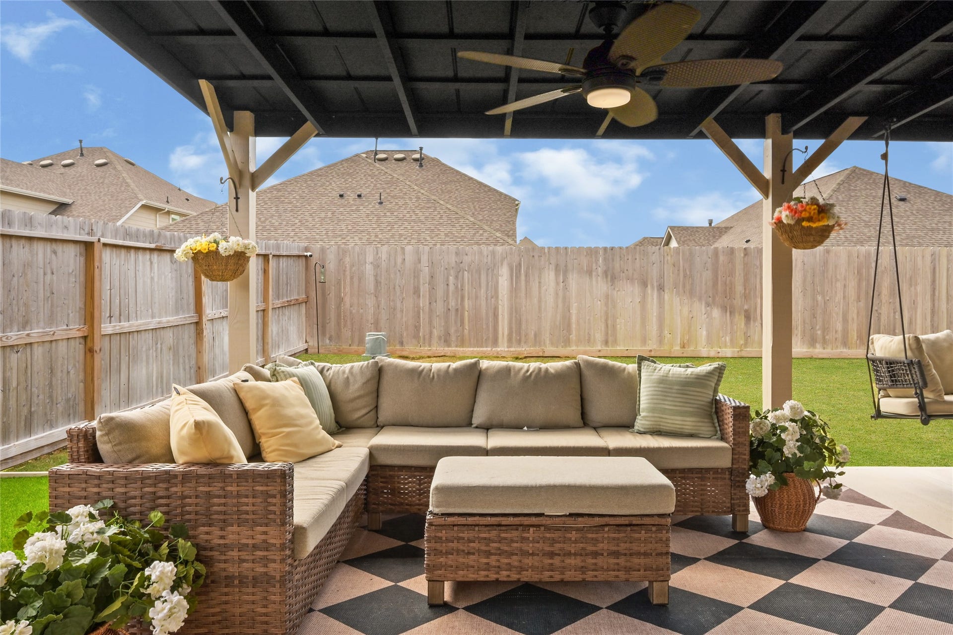 4121 Hazy Rock Lane, League City, TX 77573 beautifully designed covered patio