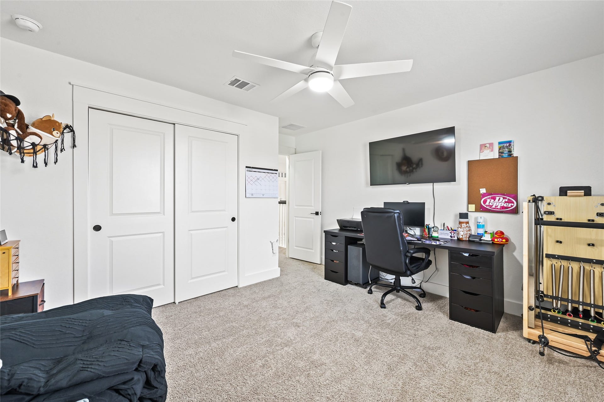 4121 Hazy Rock Lane, League City, TX 77573 Generously sized bedroom