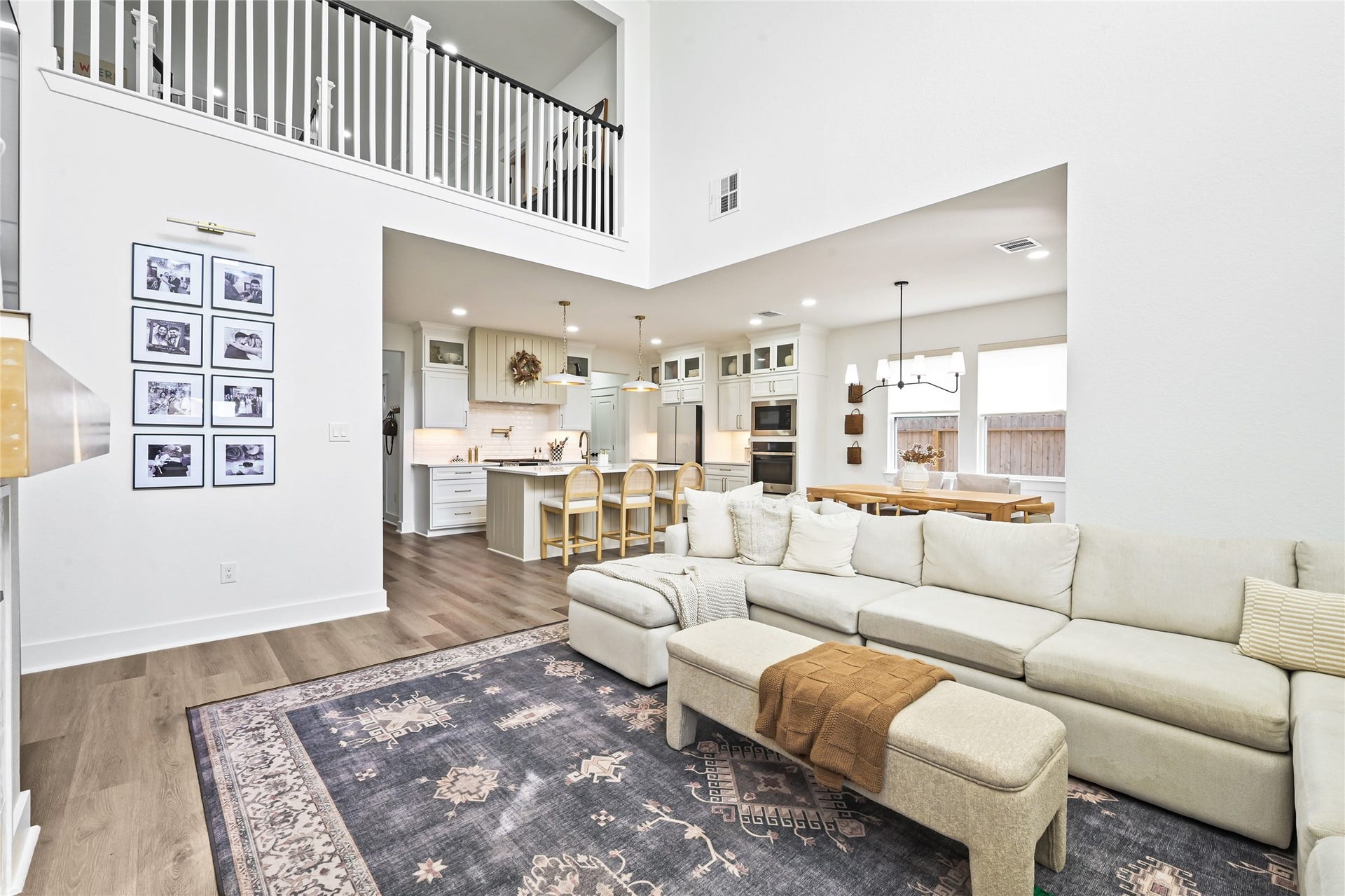 4121 Hazy Rock Lane, League City, TX 77573 Beautifully designed living space