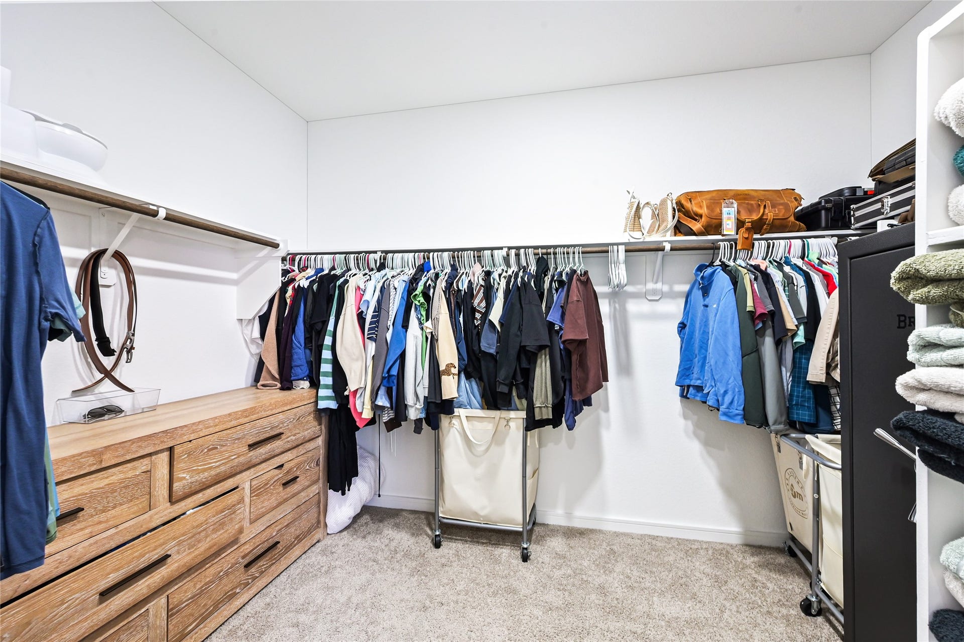4121 Hazy Rock Lane, League City, TX 77573 Generously sized walk-in closet