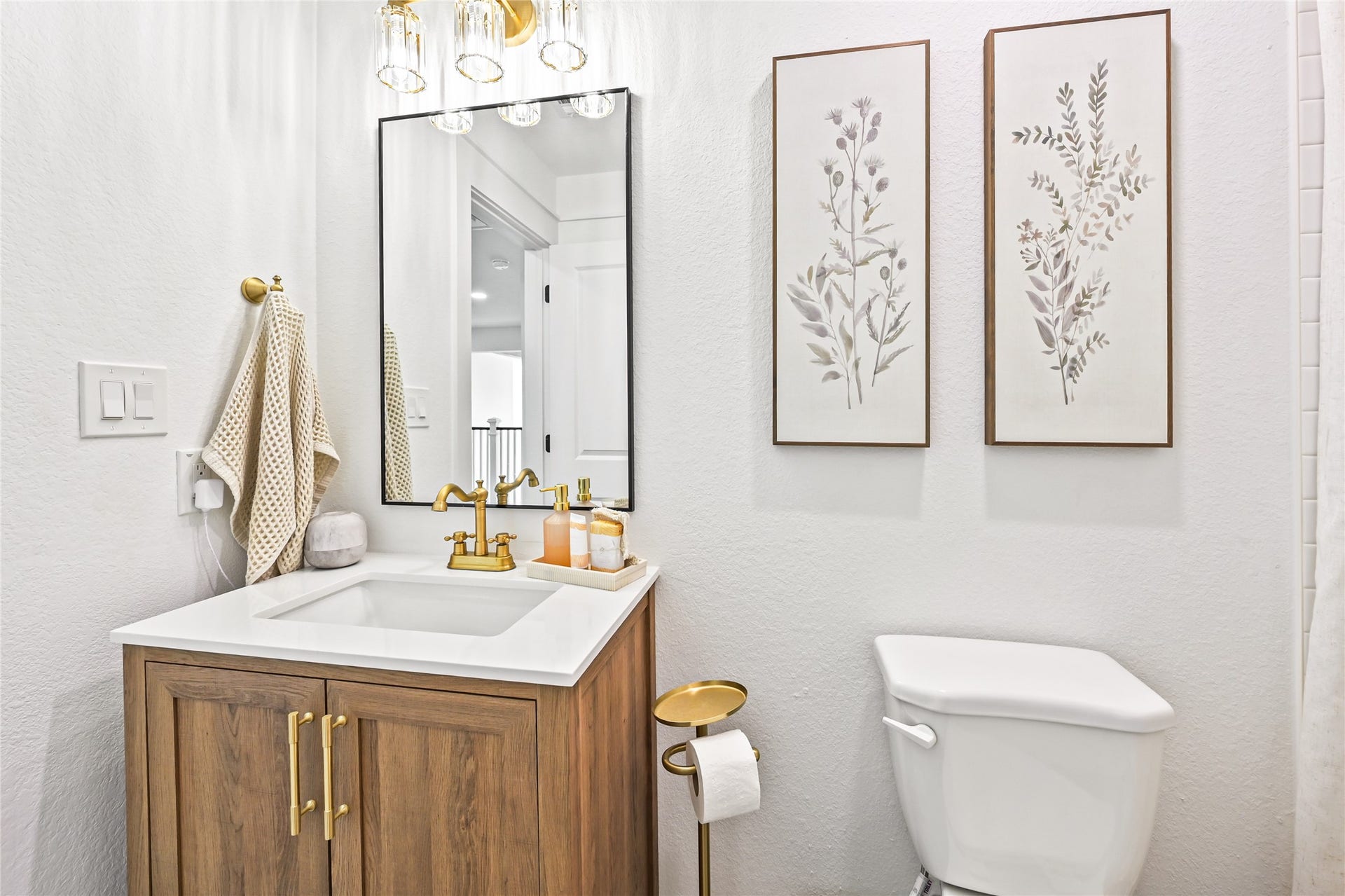 4121 Hazy Rock Lane, League City, TX 77573 secondary full bathroom,