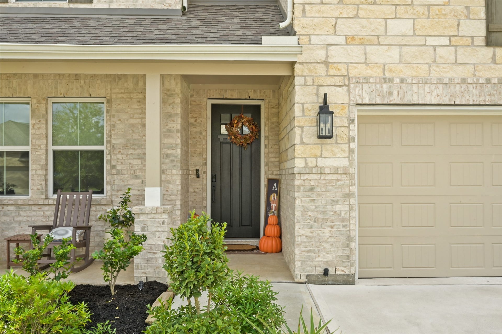 4121 Hazy Rock Lane, League City, TX 77573 Cozy space to relax and enjoy the outdoors