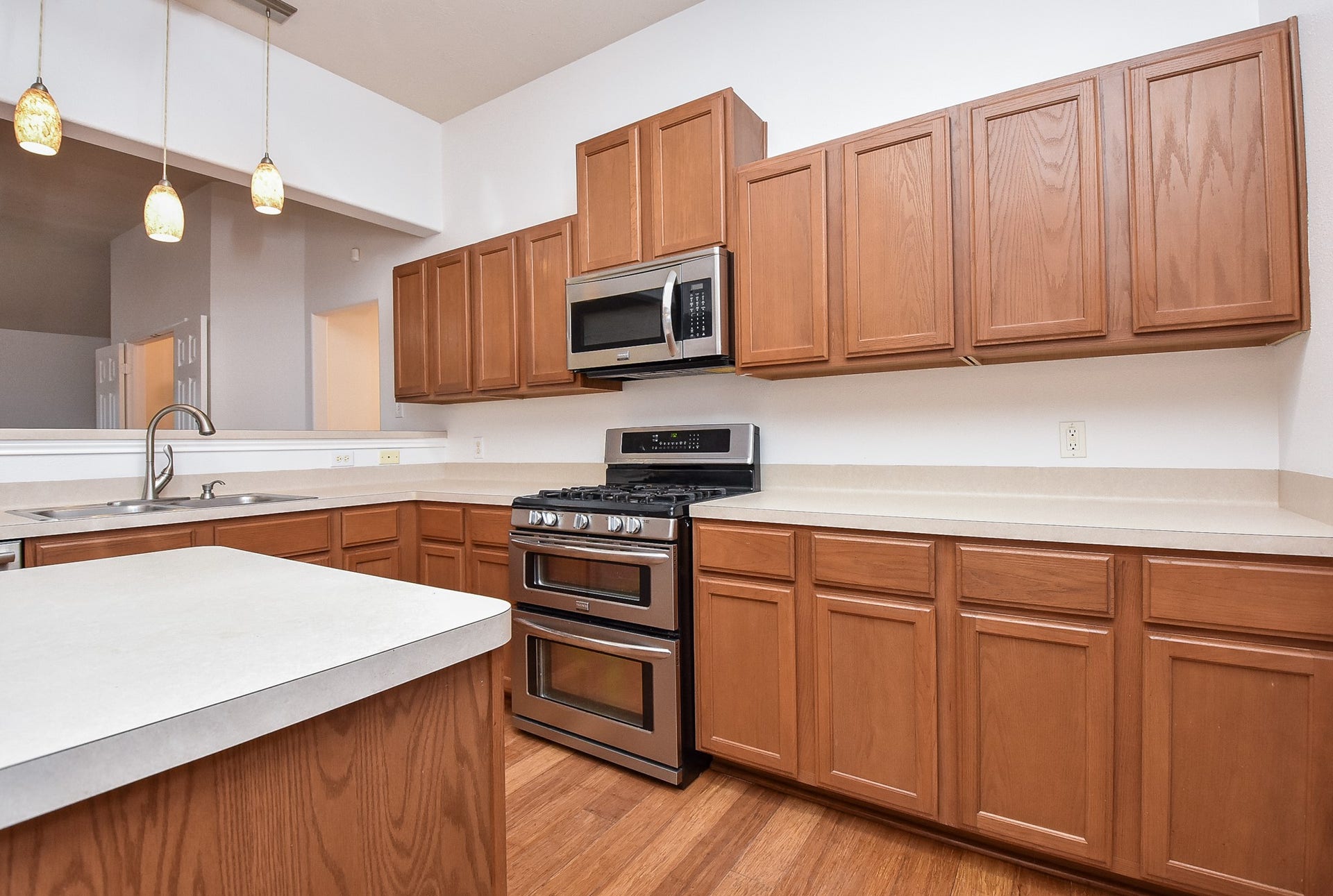 6730 Albion Cresent Drive, Katy, TX 77449 Granite being installed in this spacious kitchen.
Graitchen with island and double oven. Refrigerator included.