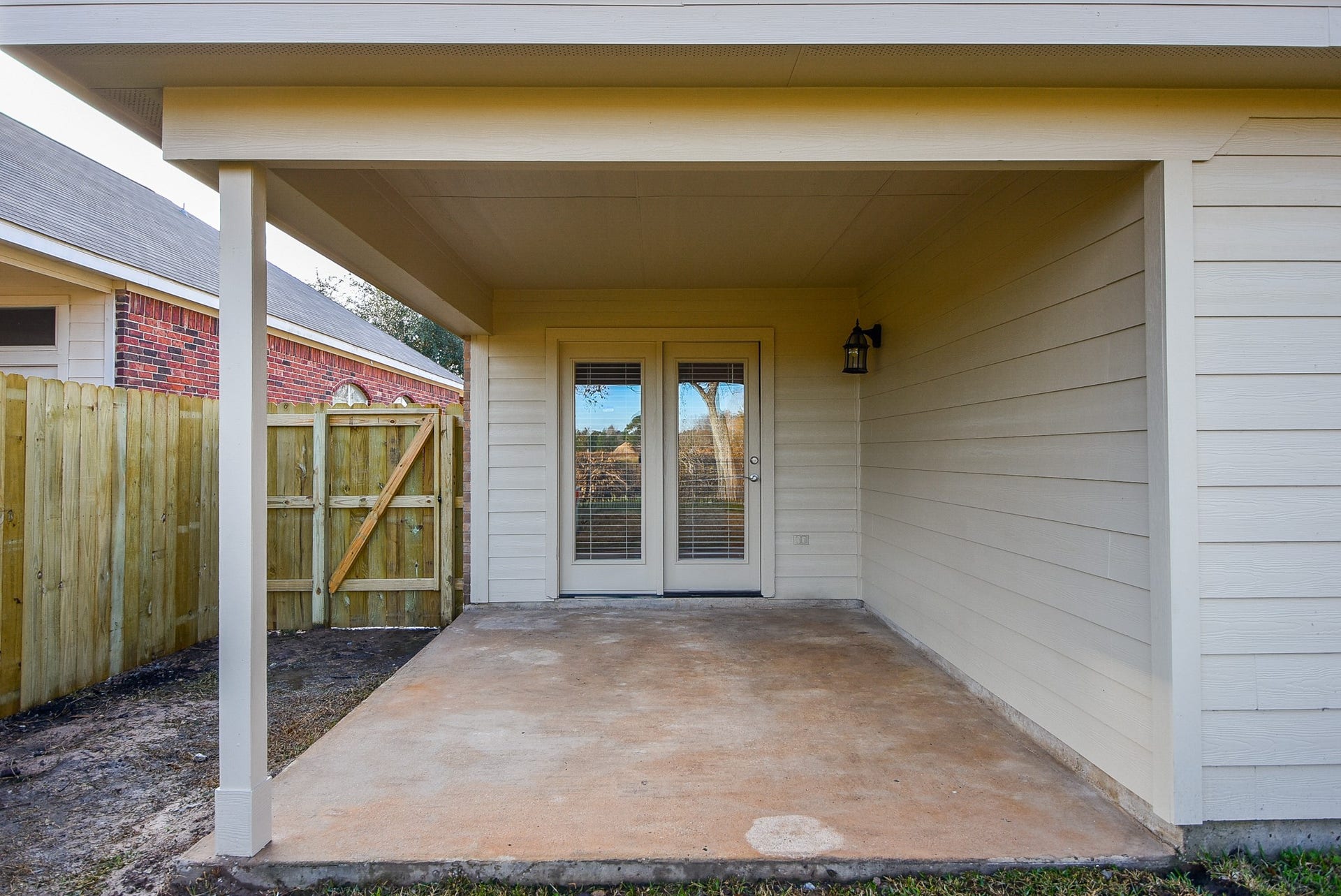 6730 Albion Cresent Drive, Katy, TX 77449 Covered patio.
