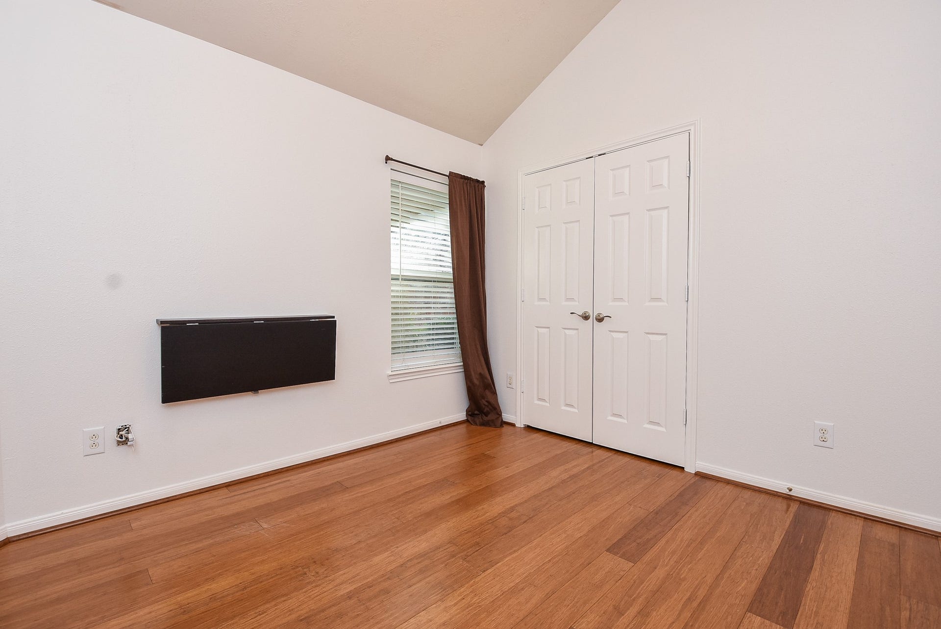 6730 Albion Cresent Drive, Katy, TX 77449 Fourth bedroom with mounted drop down desk.