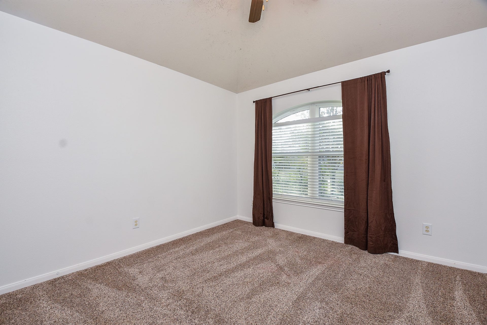 6730 Albion Cresent Drive, Katy, TX 77449 Third bedroom.