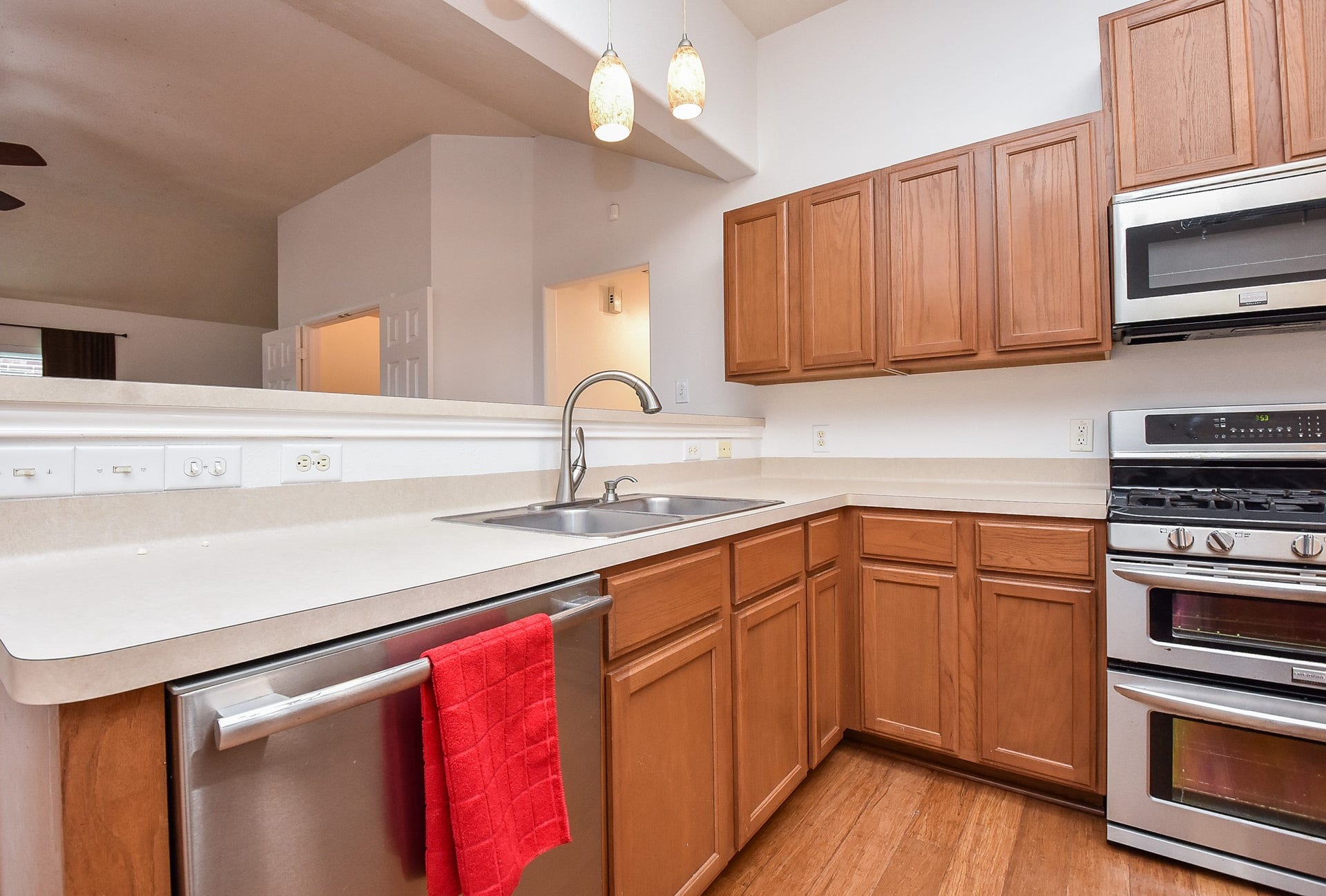 6730 Albion Cresent Drive, Katy, TX 77449 Stainless appliances.