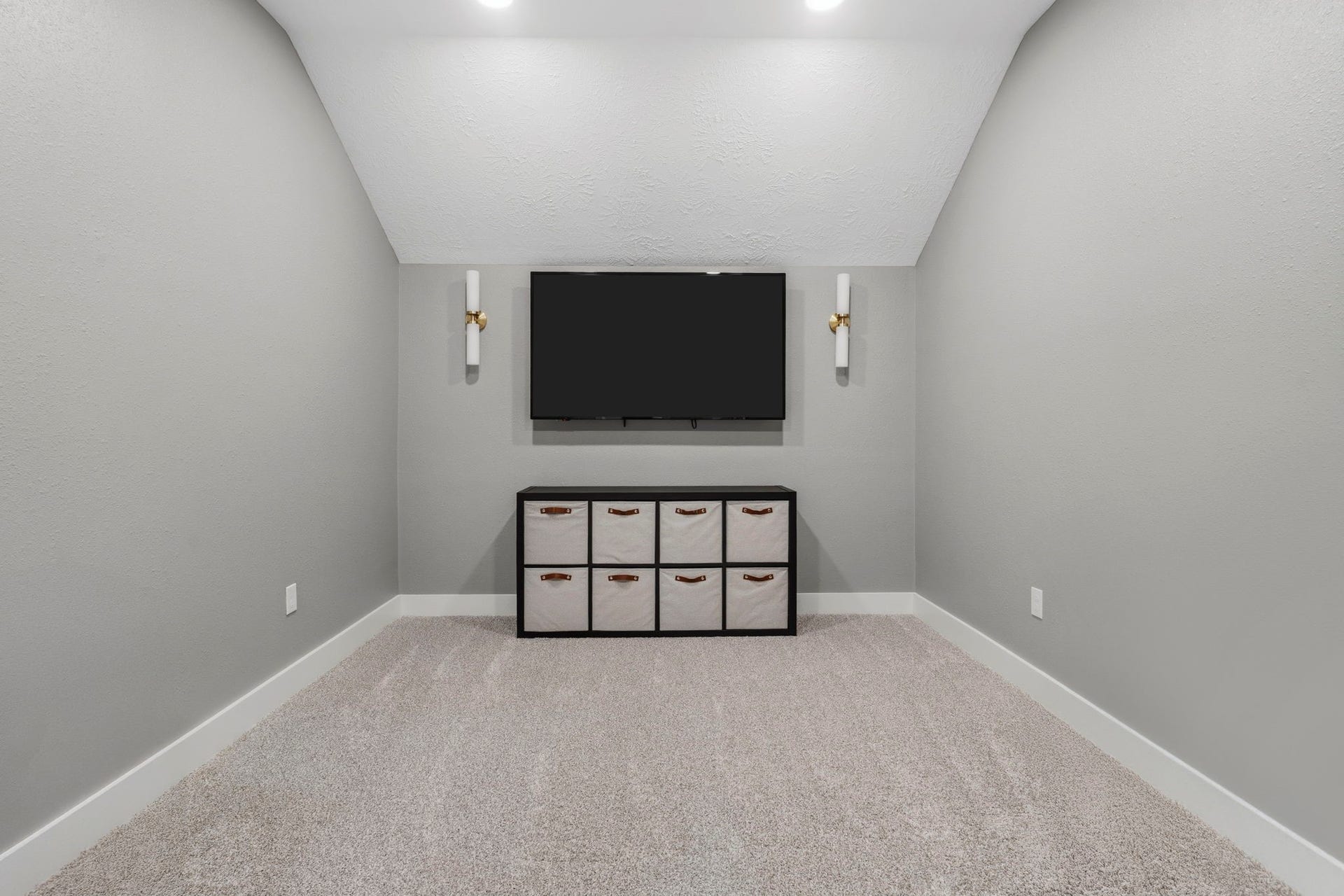 29826 Deer Crest Lane, Fulshear, TX 77406 A versatile upstairs flex room offers the perfect space for a playroom, media room, gaming area or additional lounge.