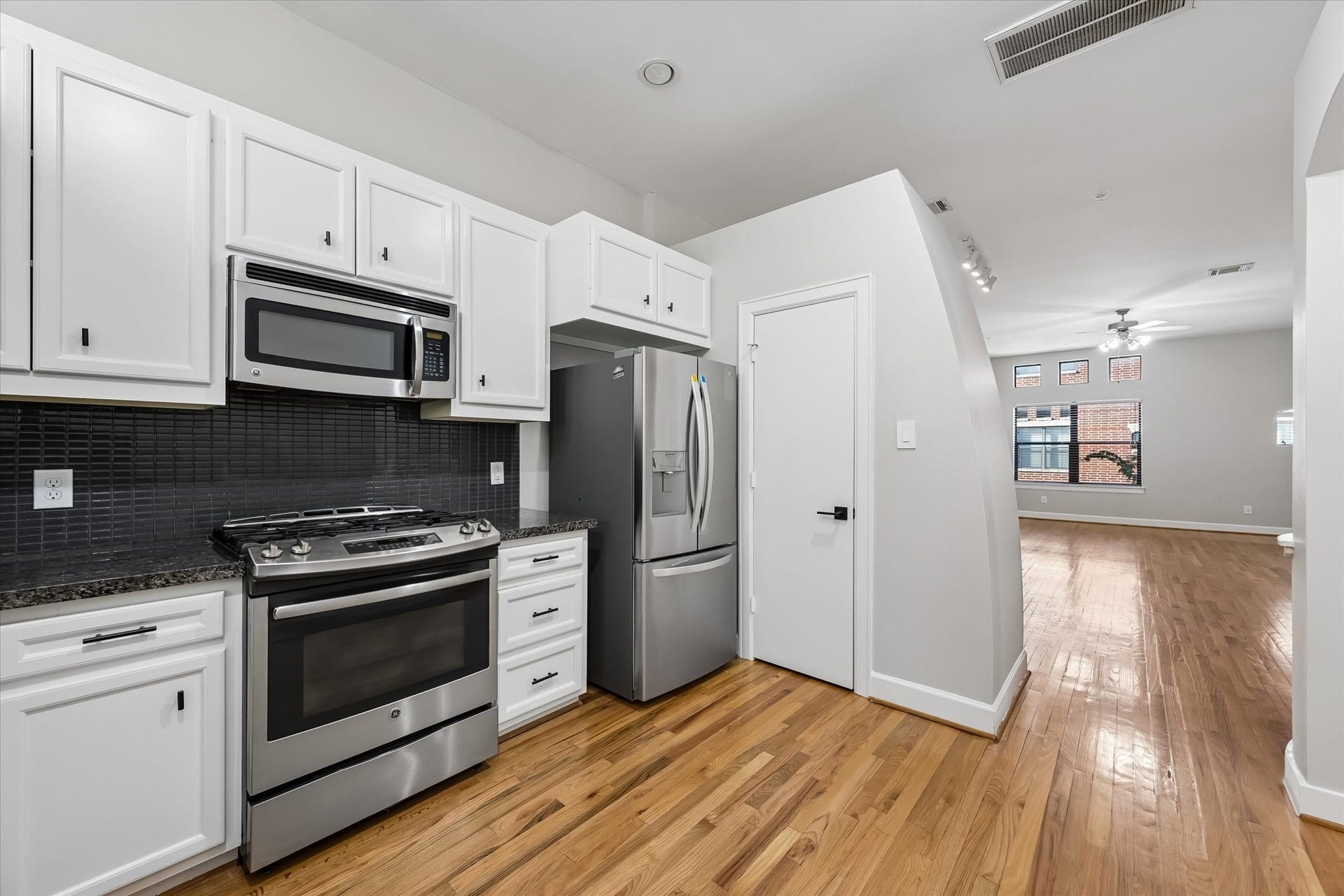 2710 Hullsmith Drive, #1104, Houston, TX 77063 2710 Hullsmith Drive, #1104, Houston, TX 77063