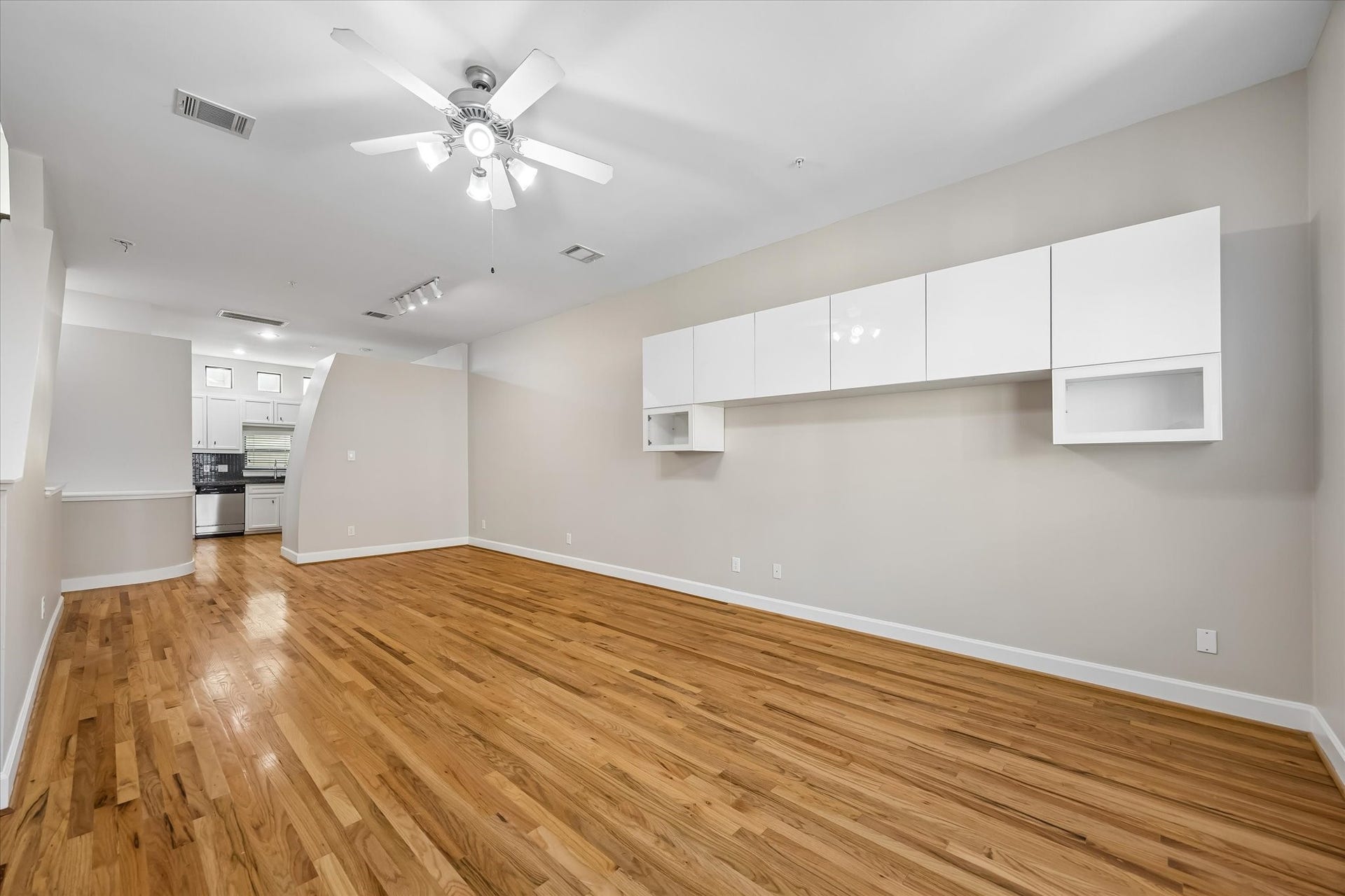 2710 Hullsmith Drive, #1104, Houston, TX 77063 2nd Floor Living Room