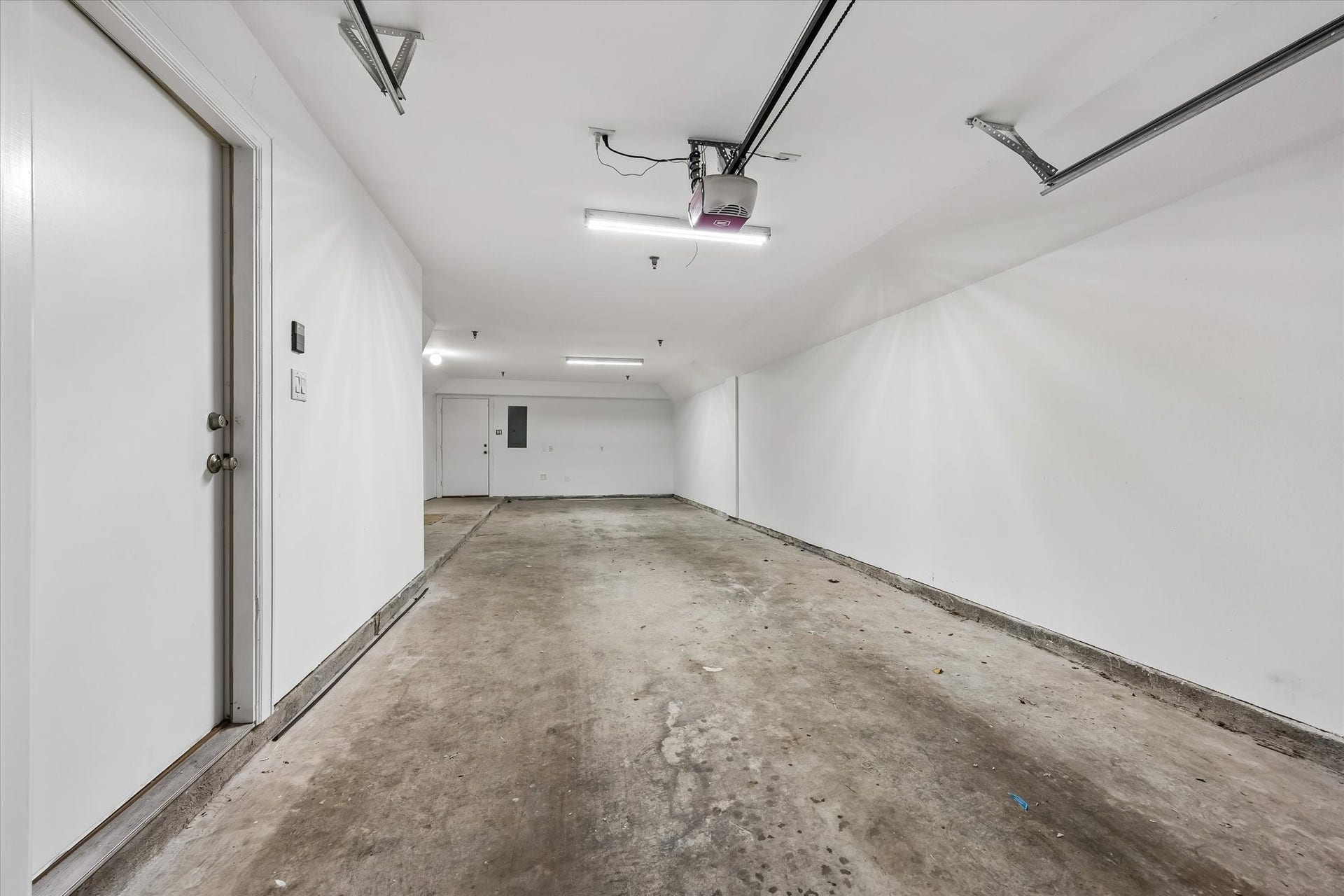 2710 Hullsmith Drive, #1104, Houston, TX 77063 Garage