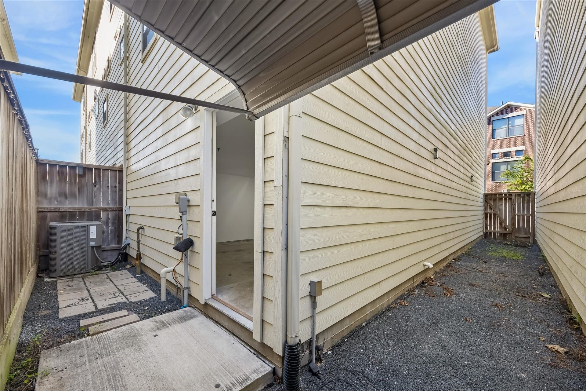 2710 Hullsmith Drive, #1104, Houston, TX 77063 Backyard