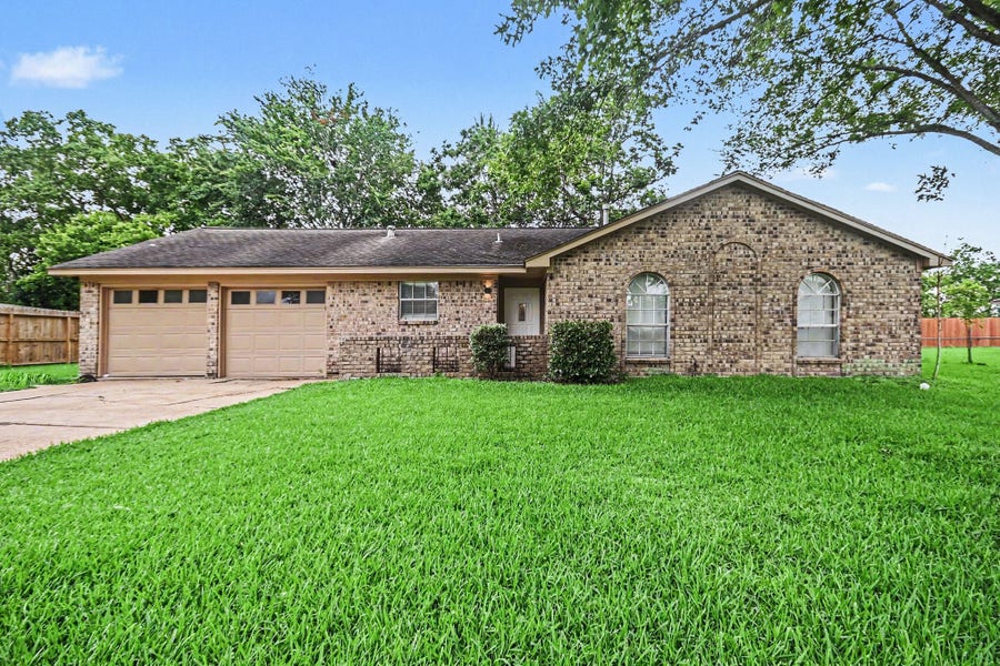 Property photo for 1917 Coupland Drive, La Porte, TX
