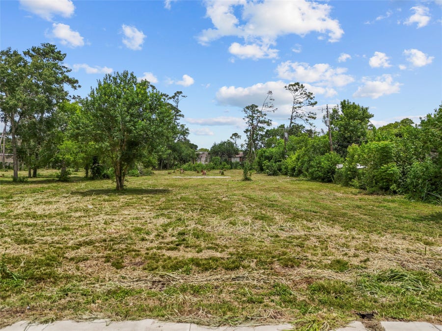 Property photo for 501 FM 517 Rd E, Dickinson, TX
