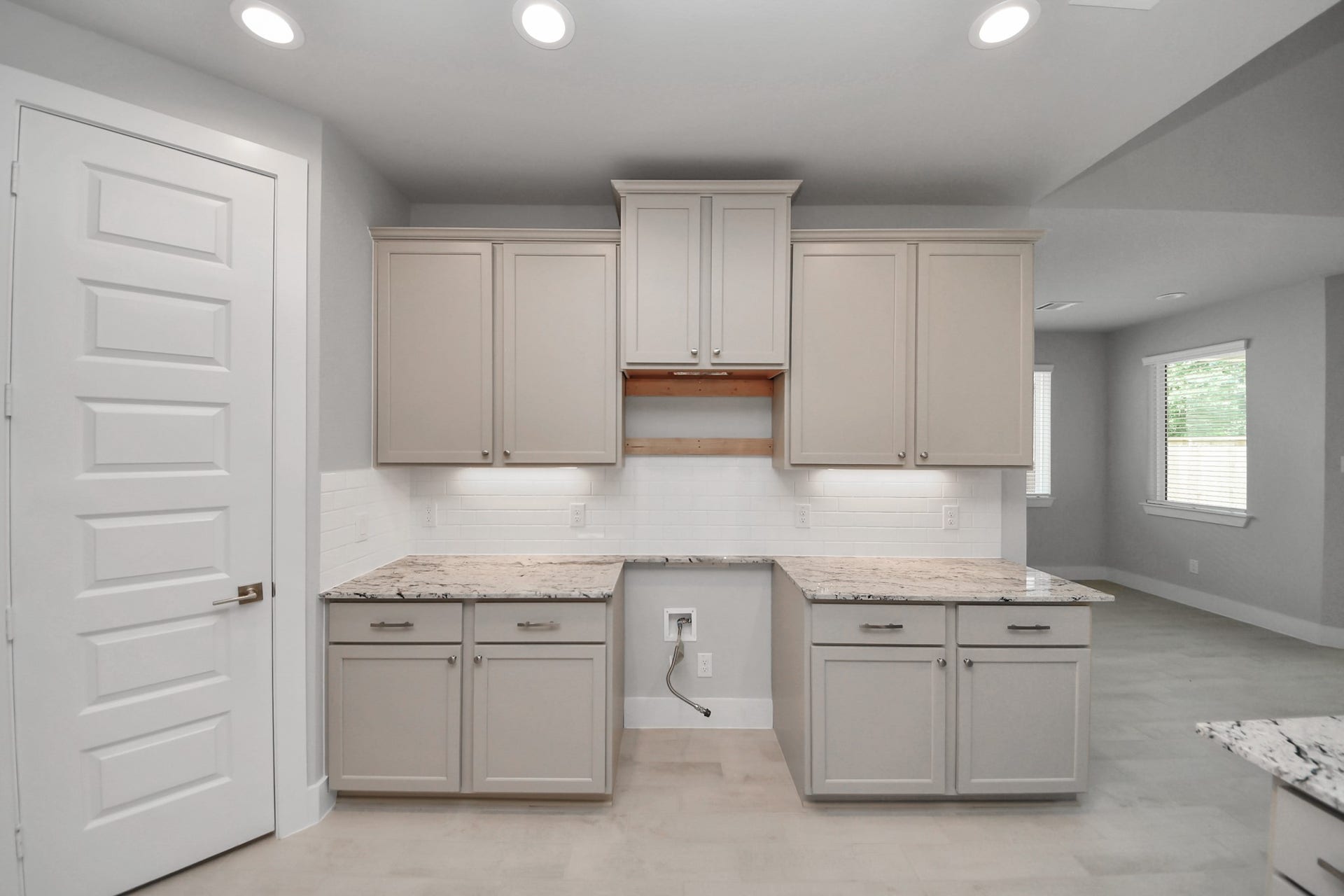 3205 Skerne Spring Drive, Spring, TX 77373 This generously spacious kitchen is a dream realized! Sample photo of completed home with similar floor plan. Actual colors and selections may vary.