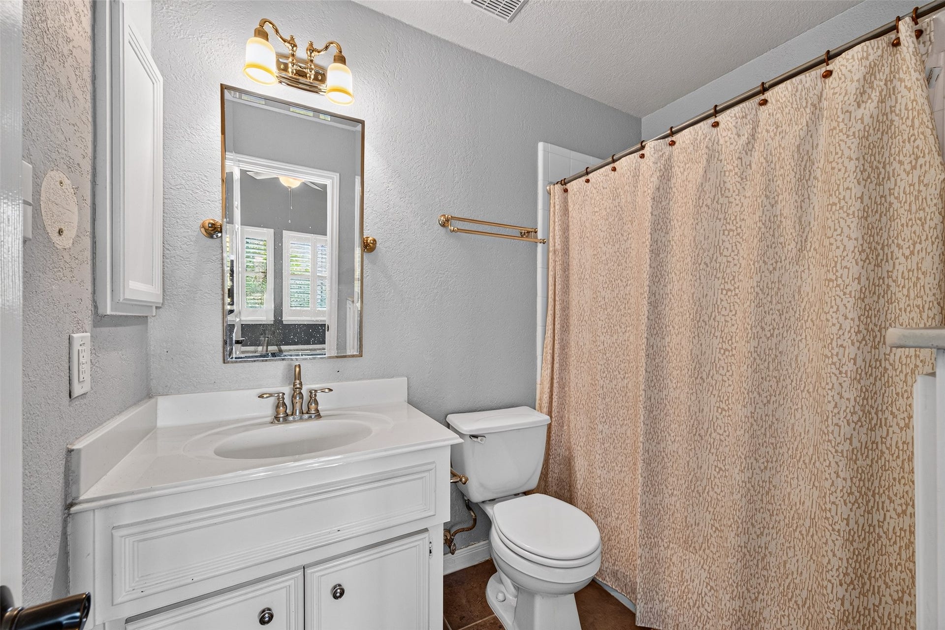 2321 S Lake Drive, League City, TX 77573 2321 S Lake Drive, League City, TX 77573